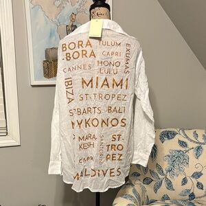 Elan size small bnwt White Shirt with Brown City Names